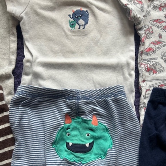 Carter's matching baby outfits (x3) - All size 6 months - Picture 12 of 13